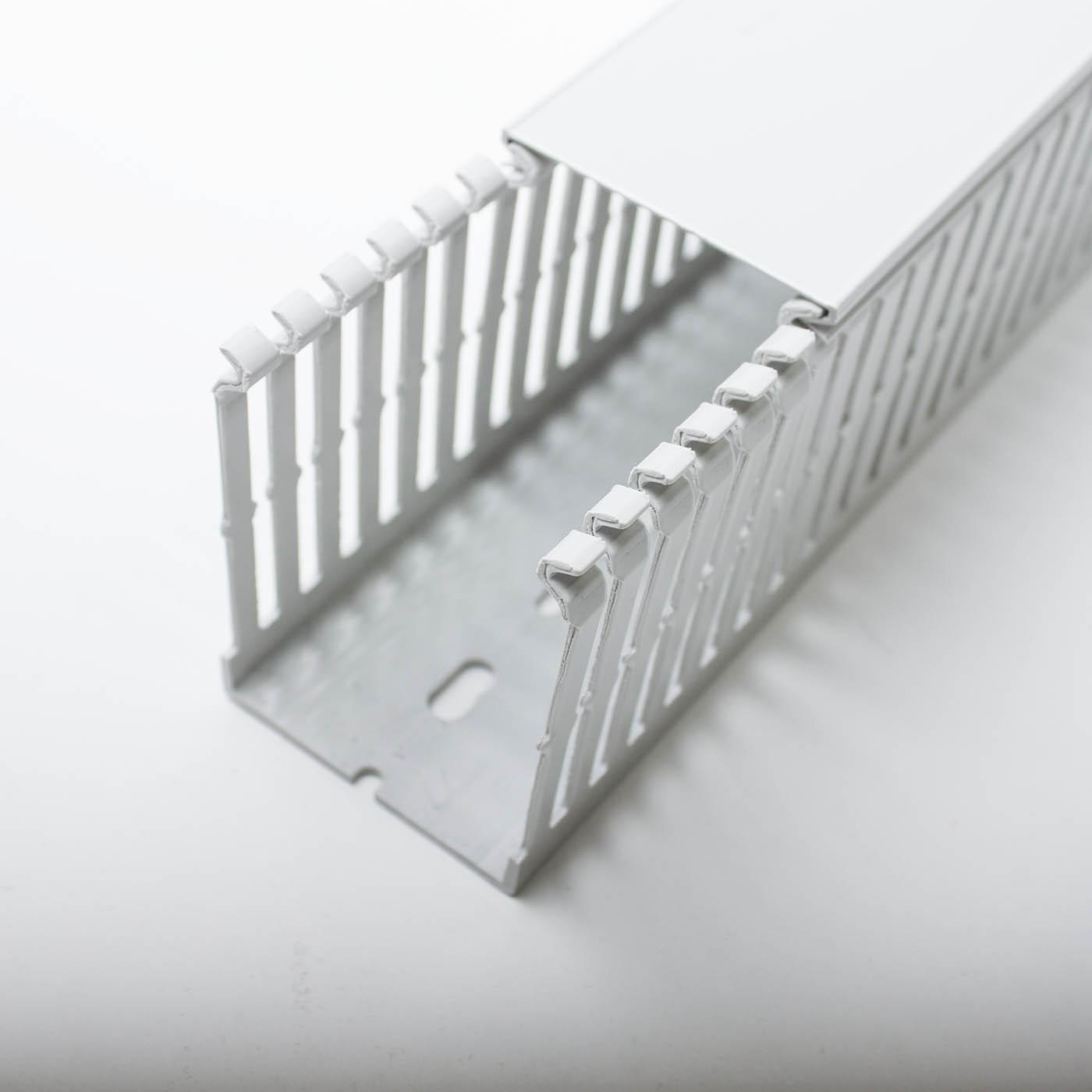 Canalina per cavi senza alogeni grigio chiaro (GN) / 80x40 mm (HxL) Canalina per cavi senza alogeni grigio chiaro (GN) / 80x40 mm (HxL)