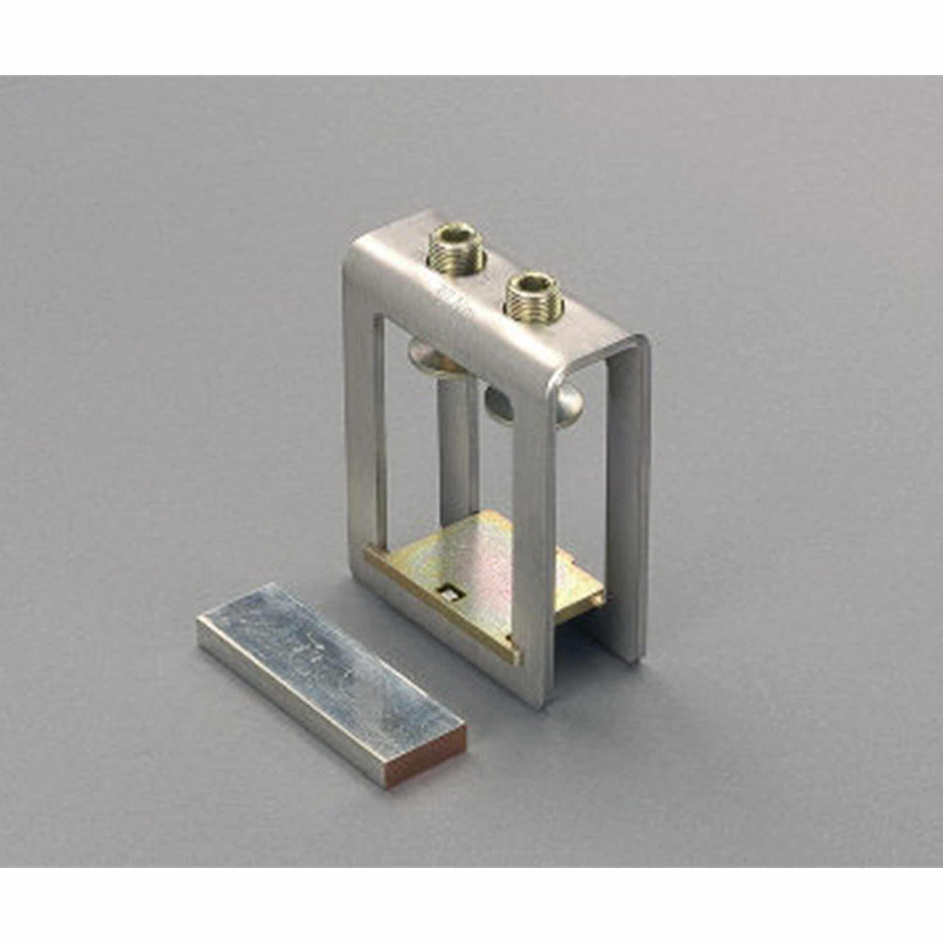 Bornes pour profilés, serrage: 64x20-42mm, pour profilés en double T de jeux de barres 1250 et 1600A Bornes pour profilés, serrage: 64x20-42mm, pour profilés en double T de jeux de barres 1250 et 1600A