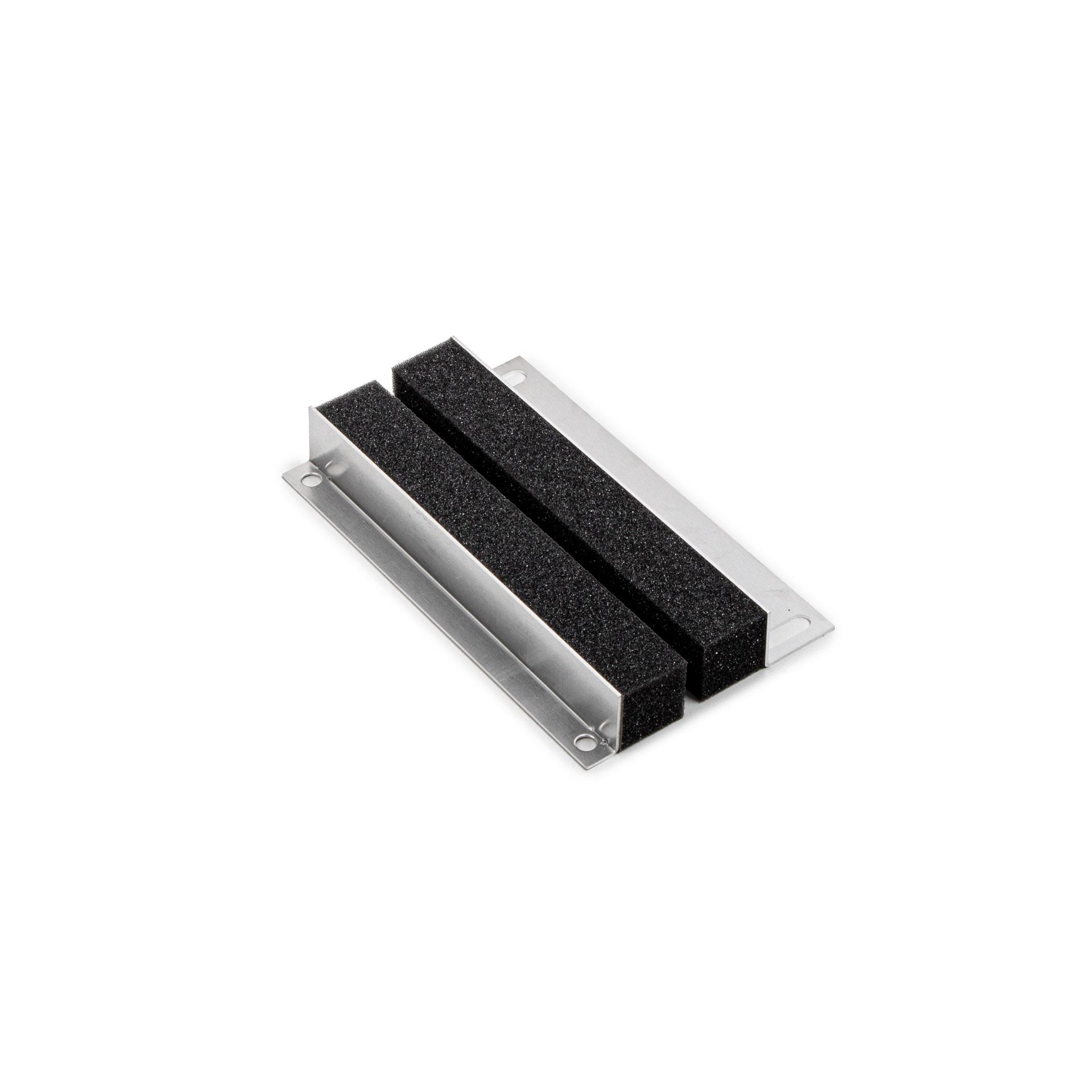 Ingresso cavi standard 200 mm di larghezza, angolo anteriore 30x15 / posteriore 30x35 x1,5 mm