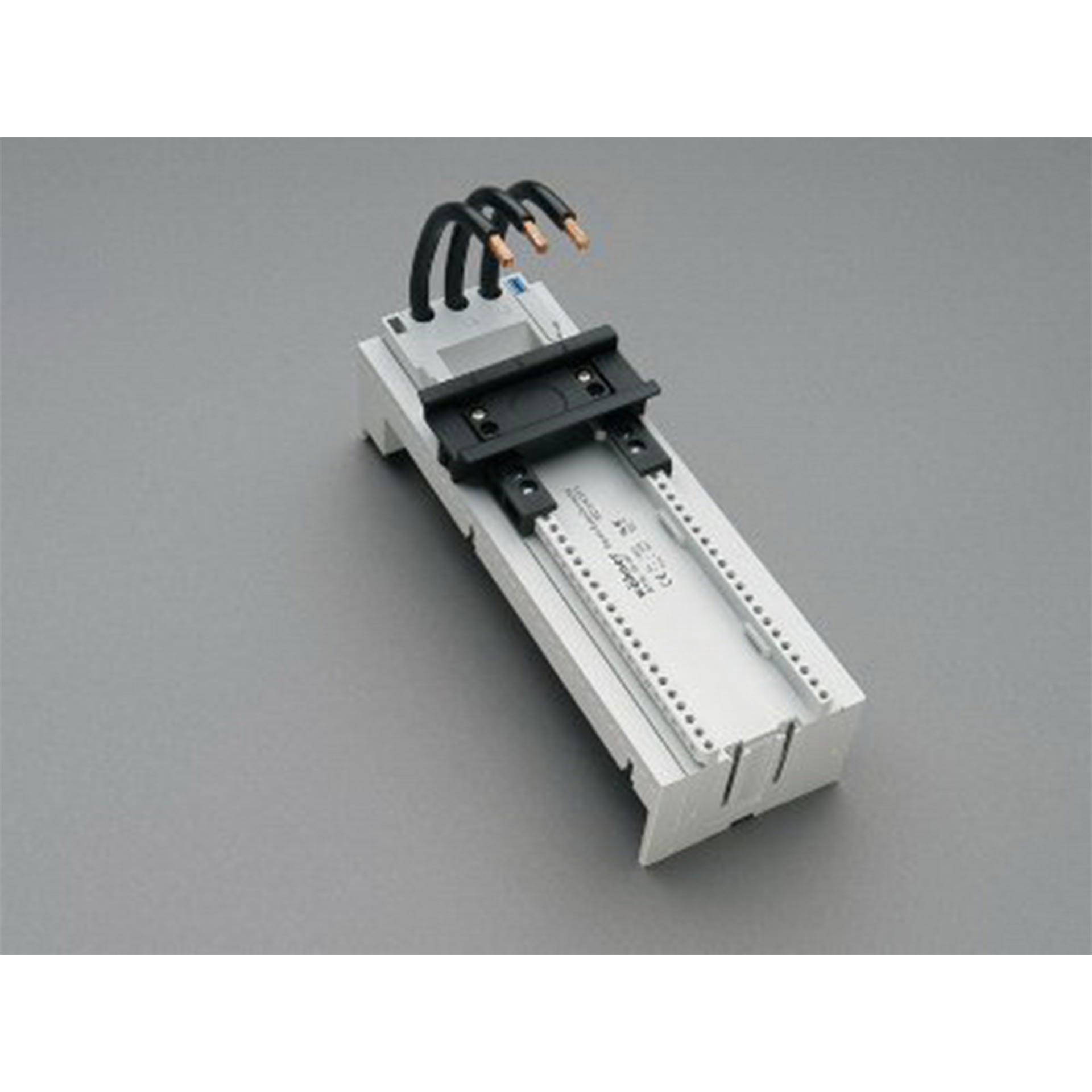 3P Sammelschienenadapter 63A, 1T, 72x200mm 3P Sammelschienenadapter 63A, 1T, 72x200mm
