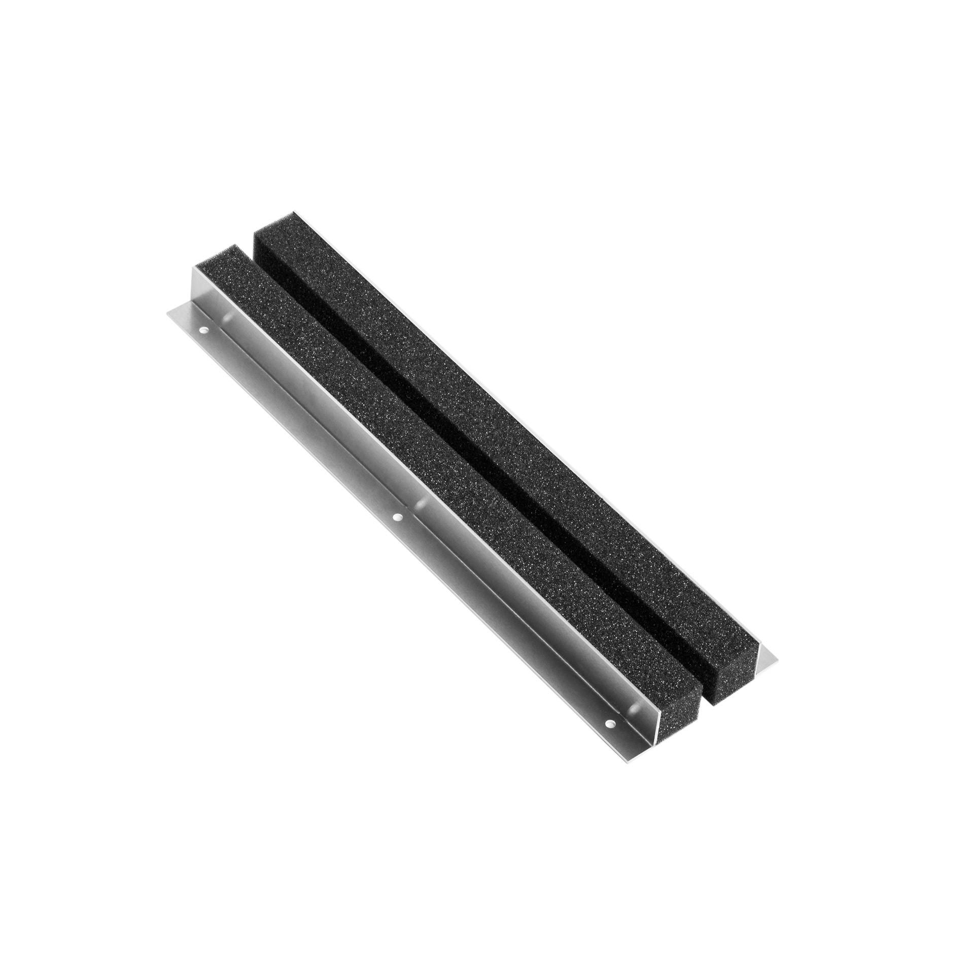 Ingresso cavi standard 420 mm, angolo anteriore e posteriore 20x30x2 mm