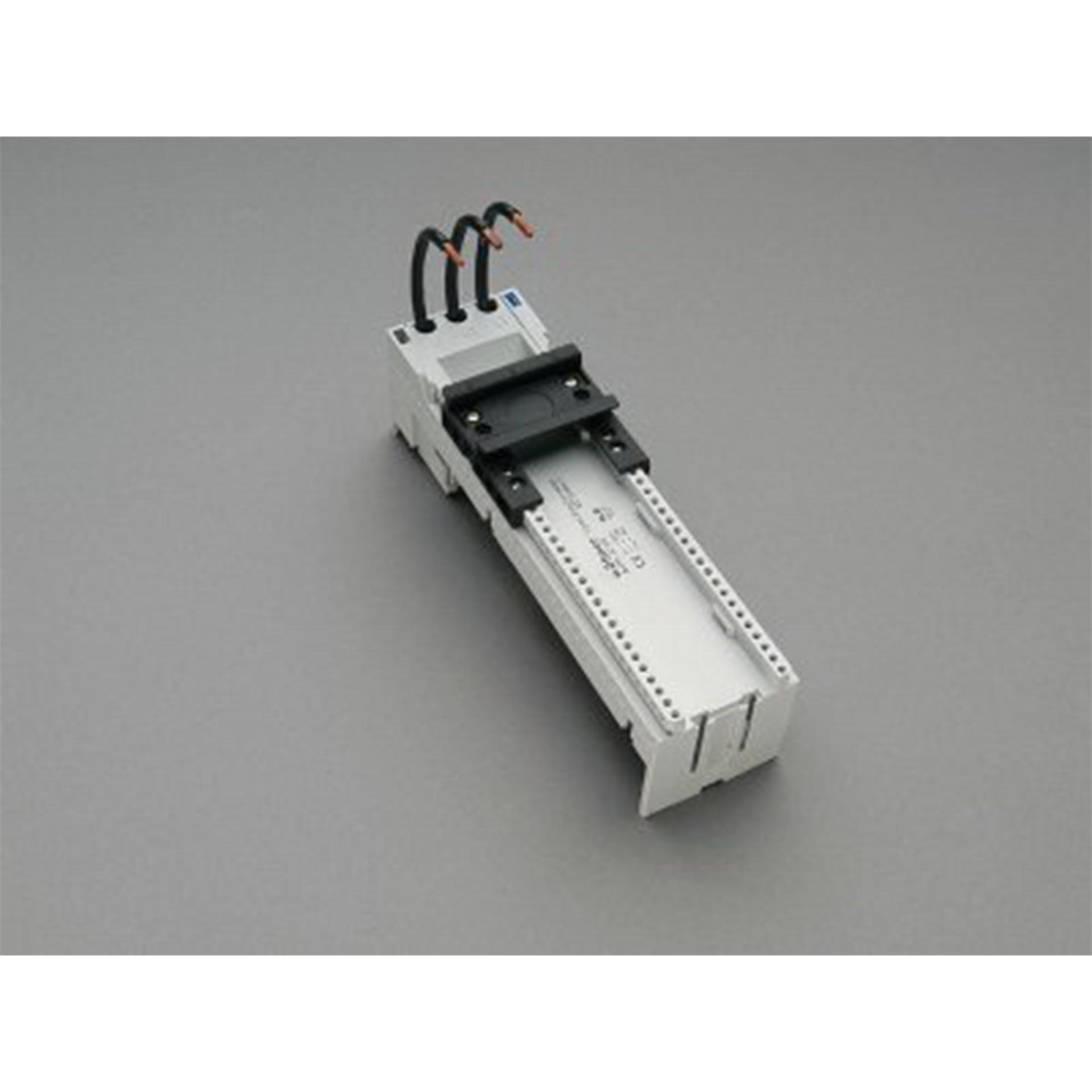 3P Sammelschienenadapter 63A, 1T, 54x200mm 3P Sammelschienenadapter 63A, 1T, 54x200mm