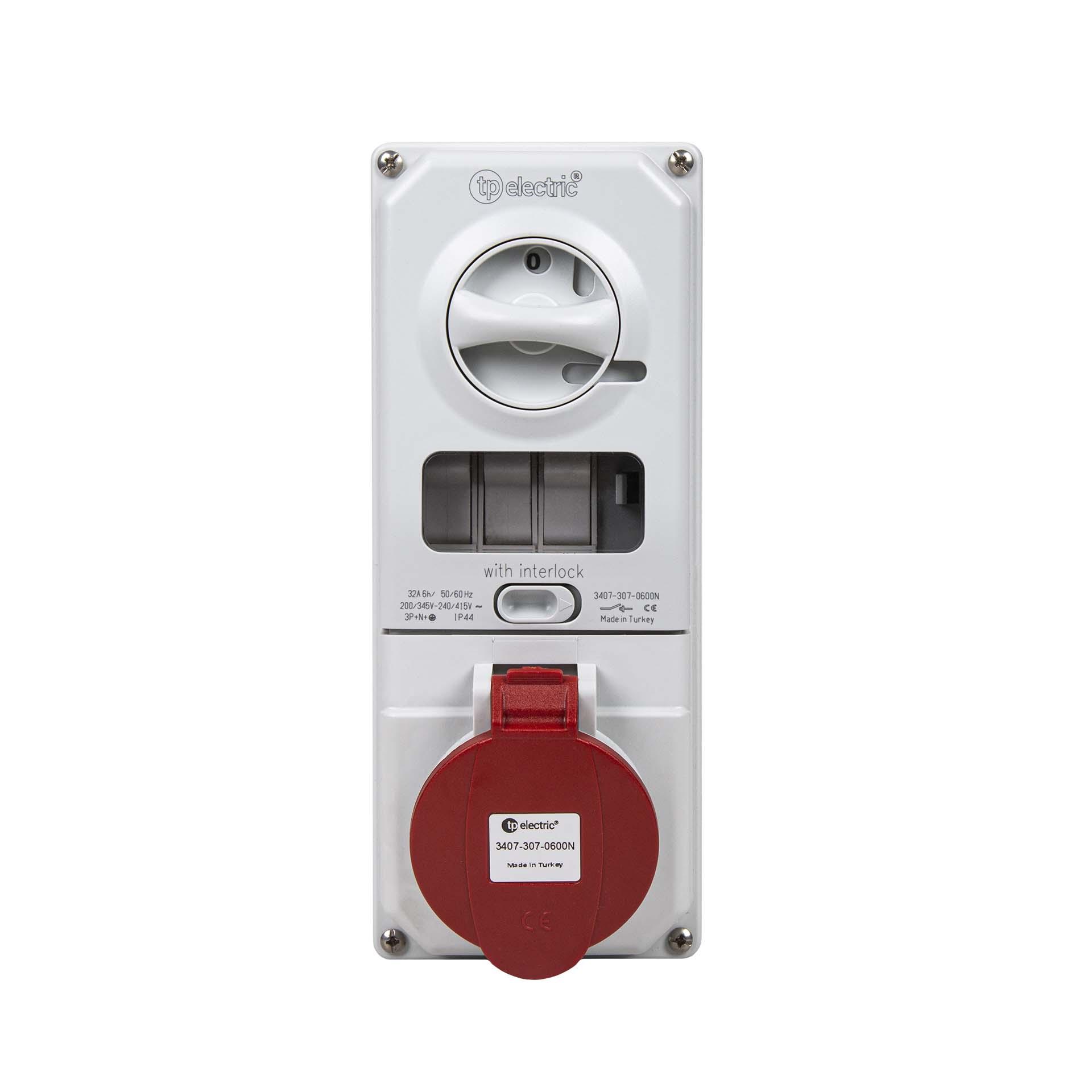 Prise AP avec interrupteur principal et fusible CEE 32A 5P 6h, 3PNE 400V, contacts nickelés Prise AP avec interrupteur principal et fusible CEE 32A 5P 6h, 3PNE 400V, contacts nickelés