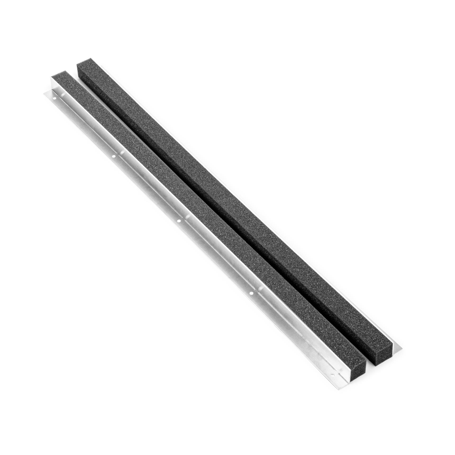 Ingresso cavi standard 820 mm, angolo anteriore e posteriore 20x30x2 mm
