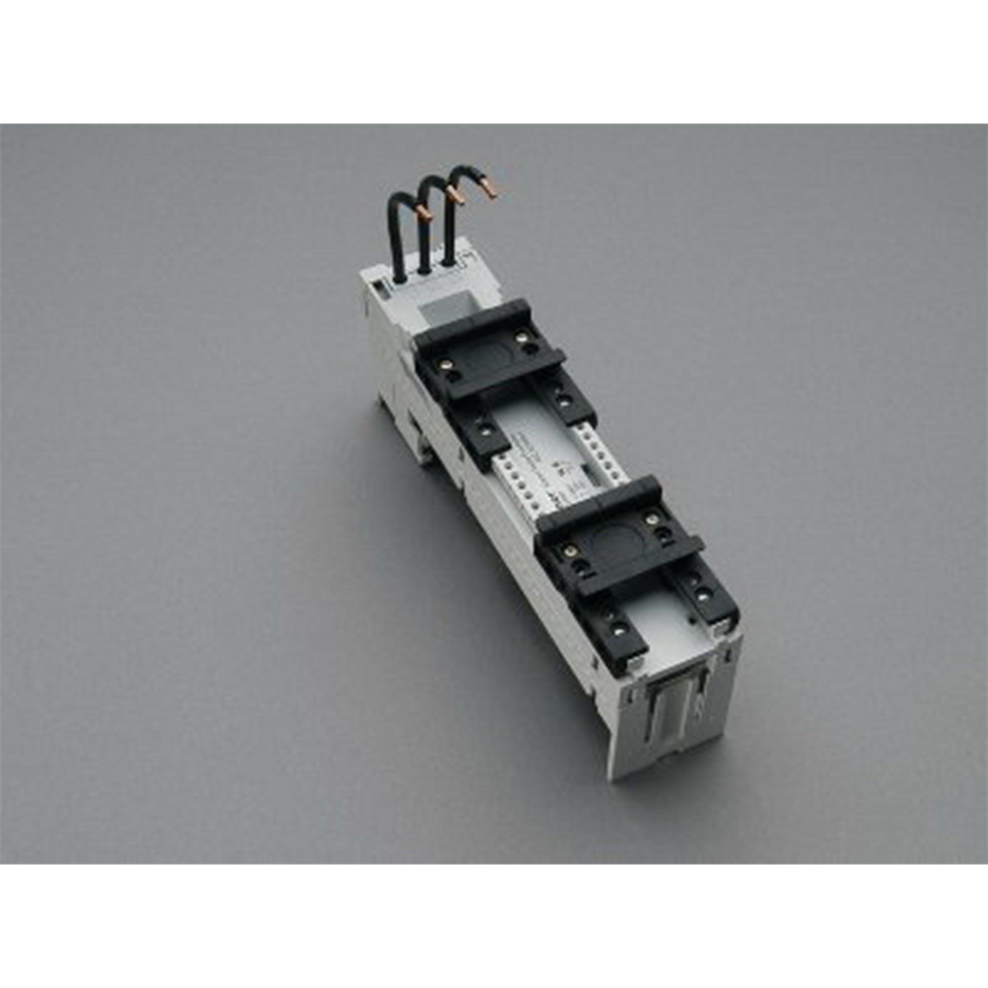 3P Sammelschienenadapter 25A, 2T mit abnehmbaren Oberteil, 45x200mm 3P Sammelschienenadapter 25A, 2T mit abnehmbaren Oberteil, 45x200mm