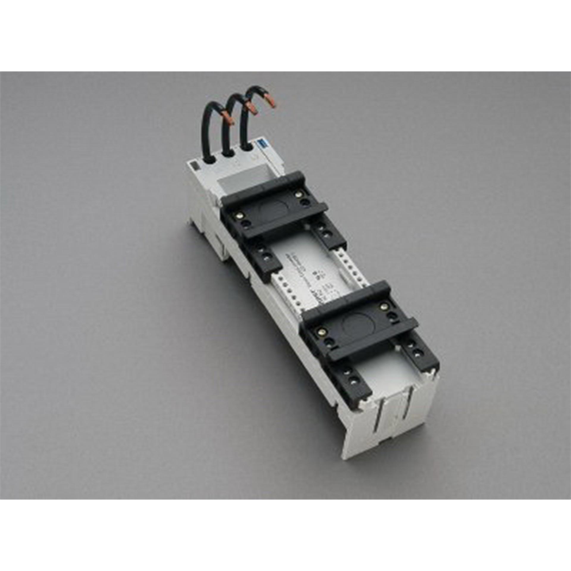 3P Sammelschienenadapter 63A, 2T, 54x200mm 3P Sammelschienenadapter 63A, 2T, 54x200mm